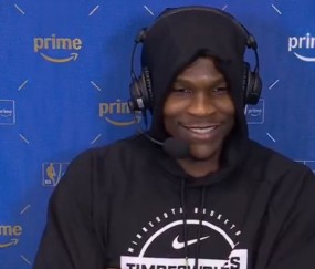 yl23455永利-被韦德打趣偷学欧洲步&amp;挂挡拆！华子：你年纪轻轻就夺冠 我得看齐