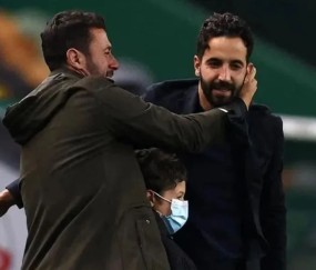 太阳报：阿莫林与曼城总监维亚纳亲如兄弟，两家常常一起聚餐