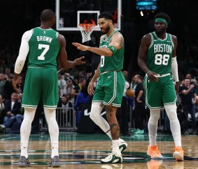 yl23455永利-塔图姆：我和奎塔一直在沟通 配合次数越多 我们越来越熟悉彼此