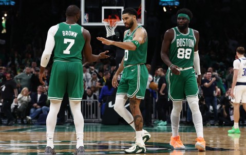 yl23455永利-塔图姆：我和奎塔一直在沟通 配合次数越多 我们越来越熟悉彼此